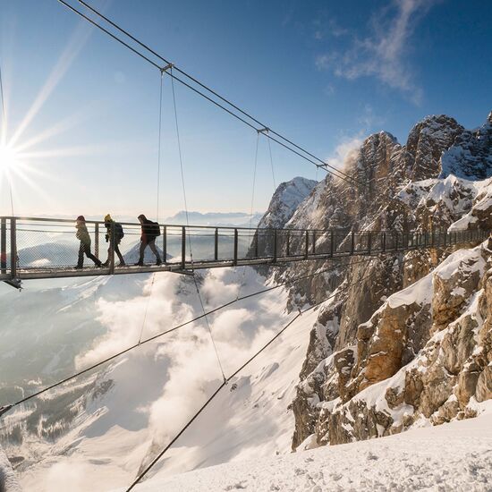 Hängebrücke am Dachstein im Winter