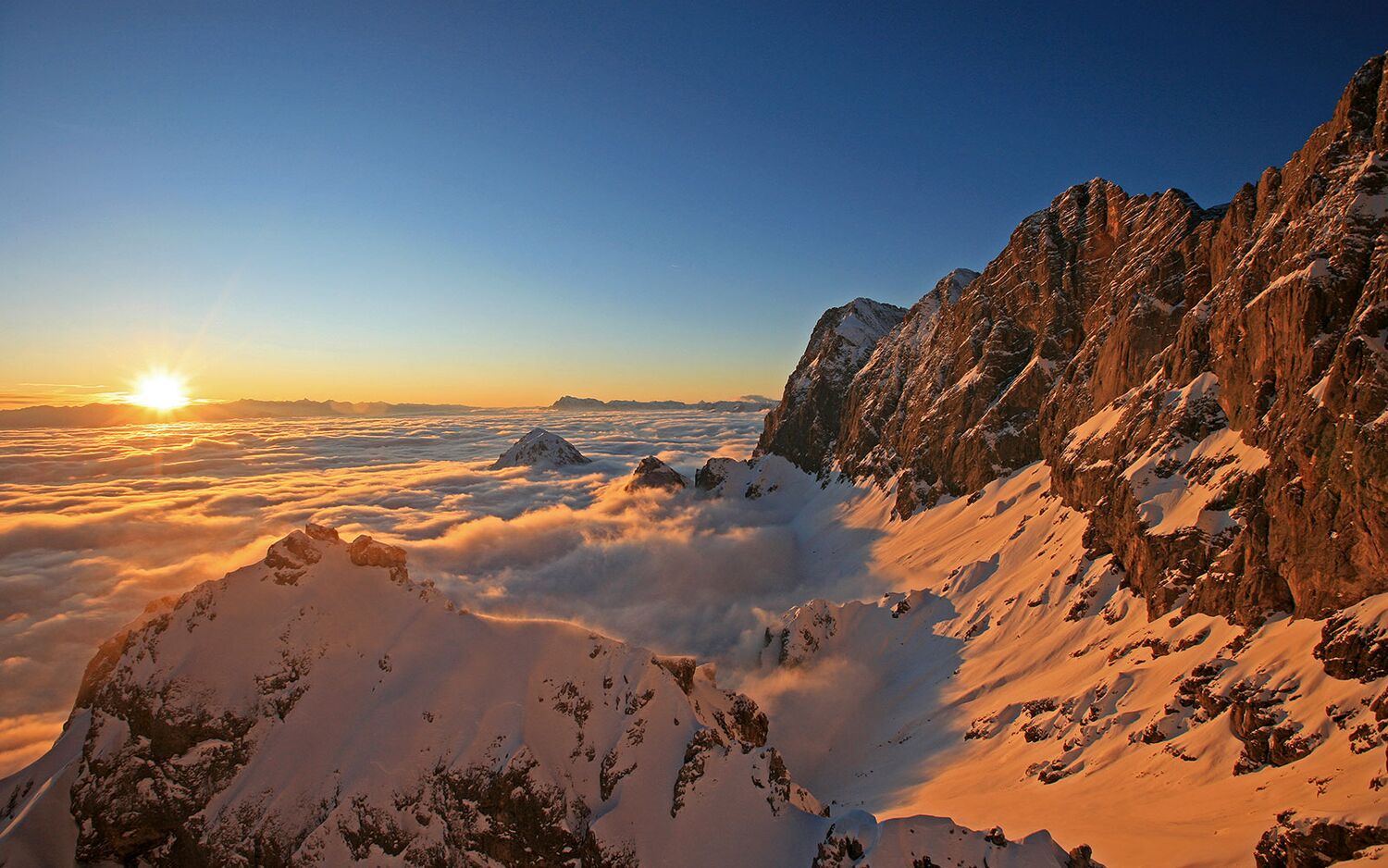 Blick zum Dachstein im Sonnenuntergang