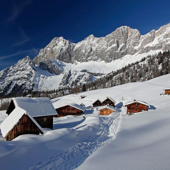 Almhütten im Tiefschnee